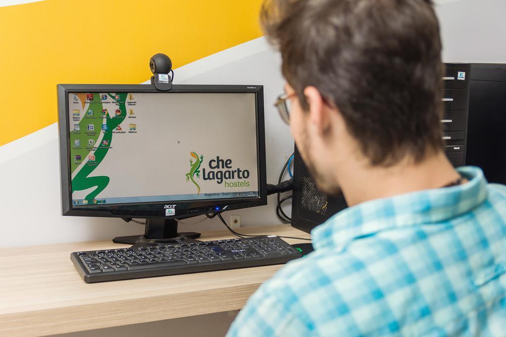 Che Lagarto Hostel Lima Bagian luar foto