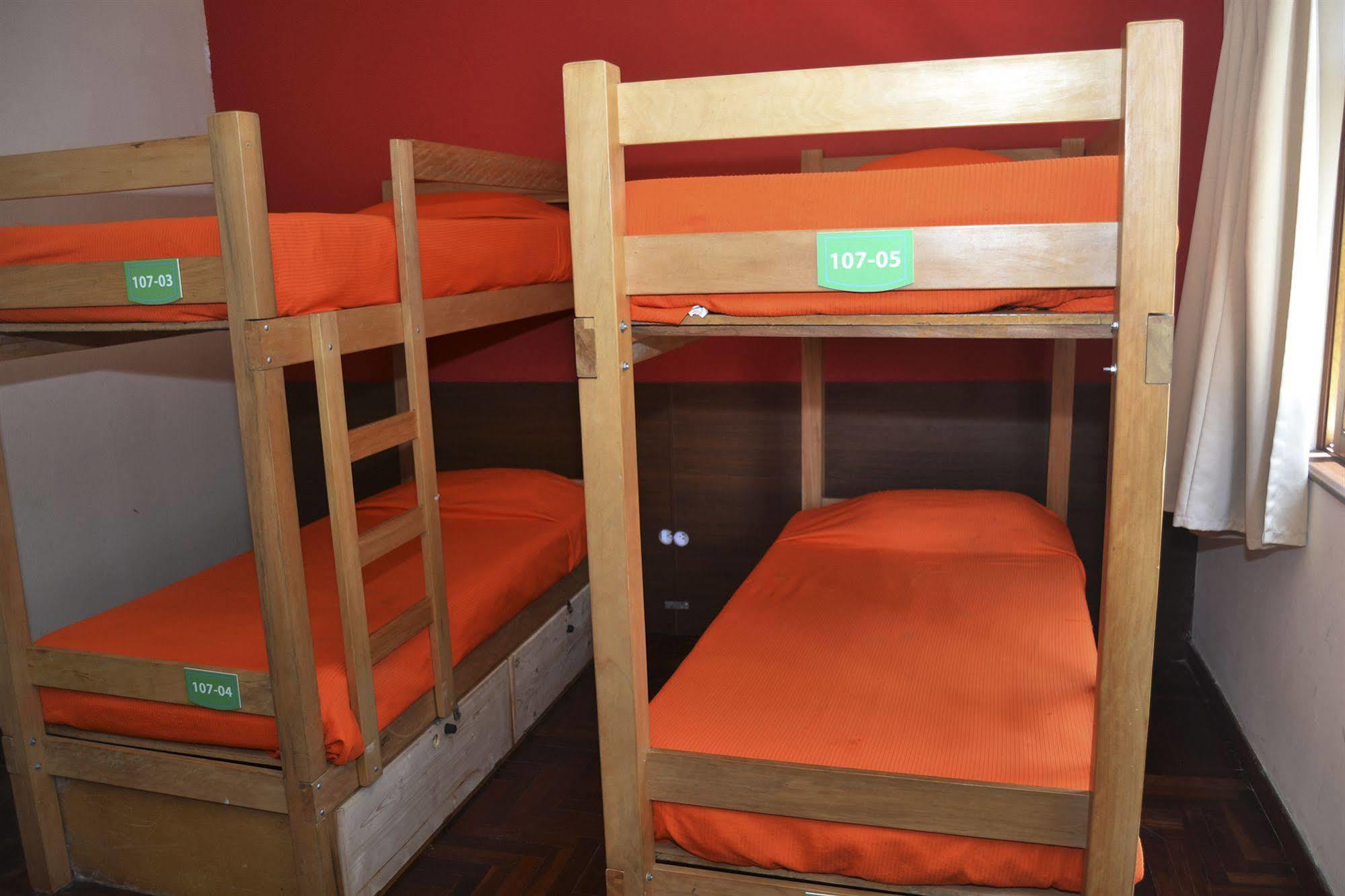 Che Lagarto Hostel Lima Bagian luar foto