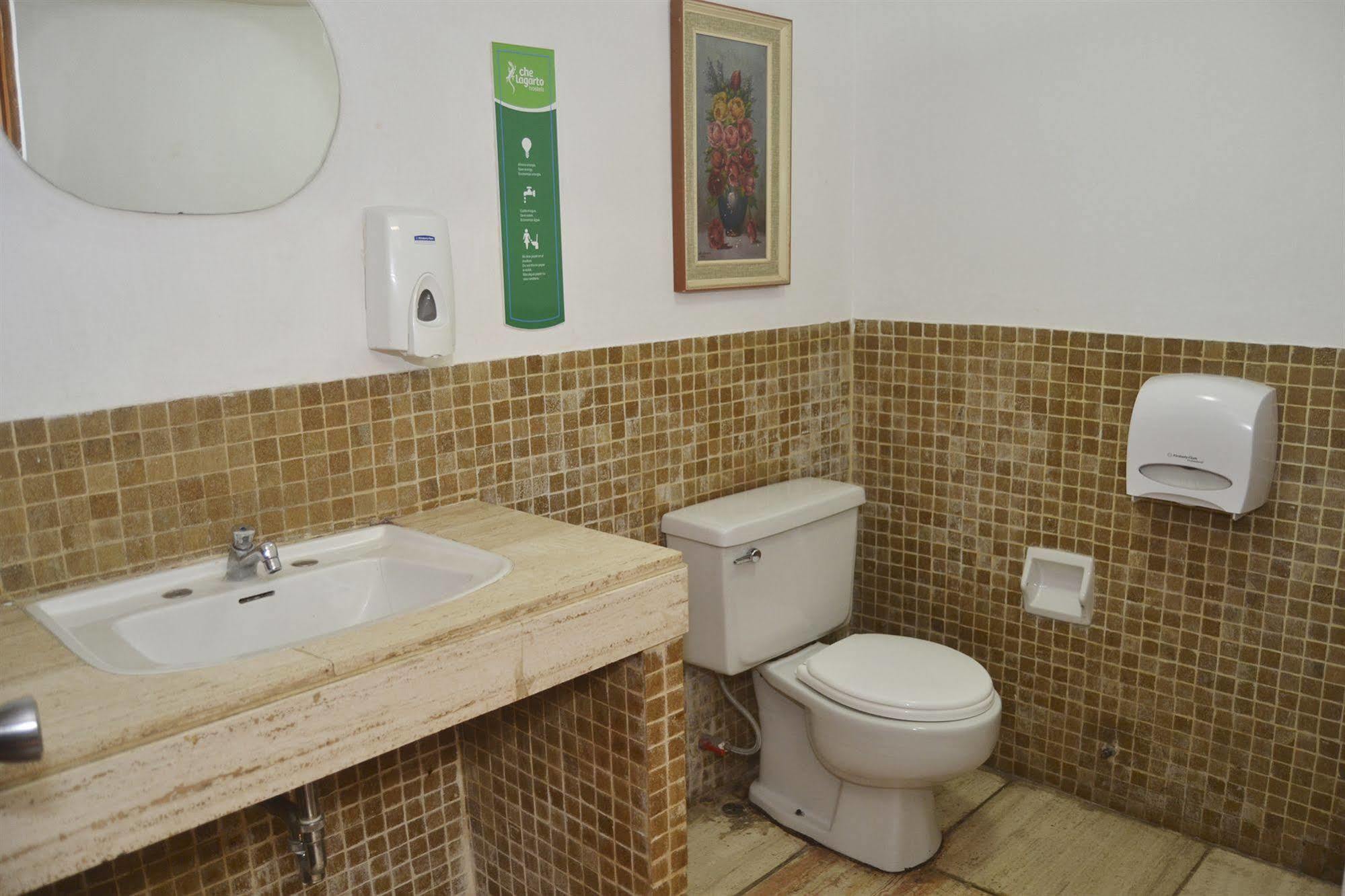 Che Lagarto Hostel Lima Bagian luar foto