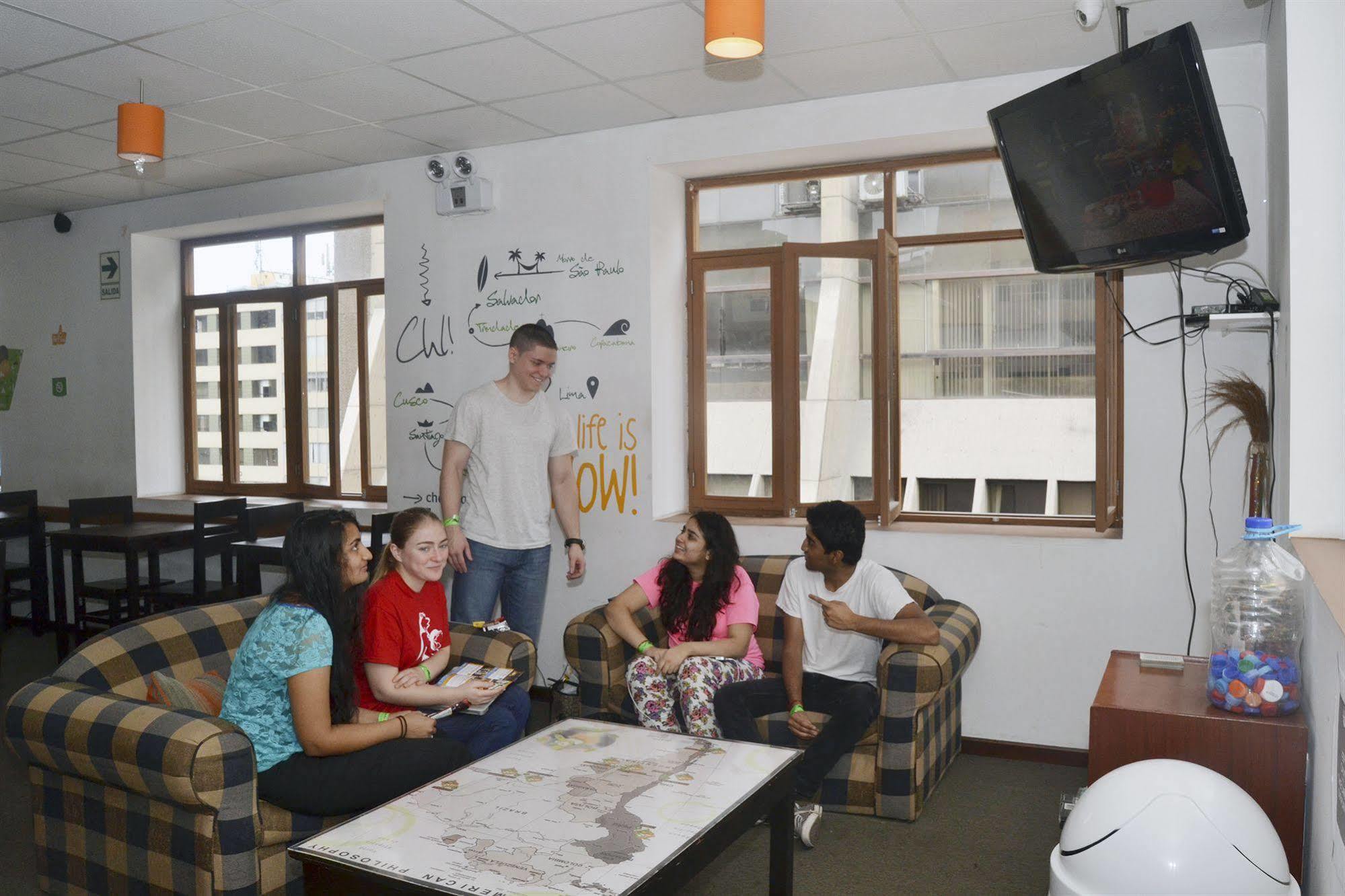 Che Lagarto Hostel Lima Bagian luar foto